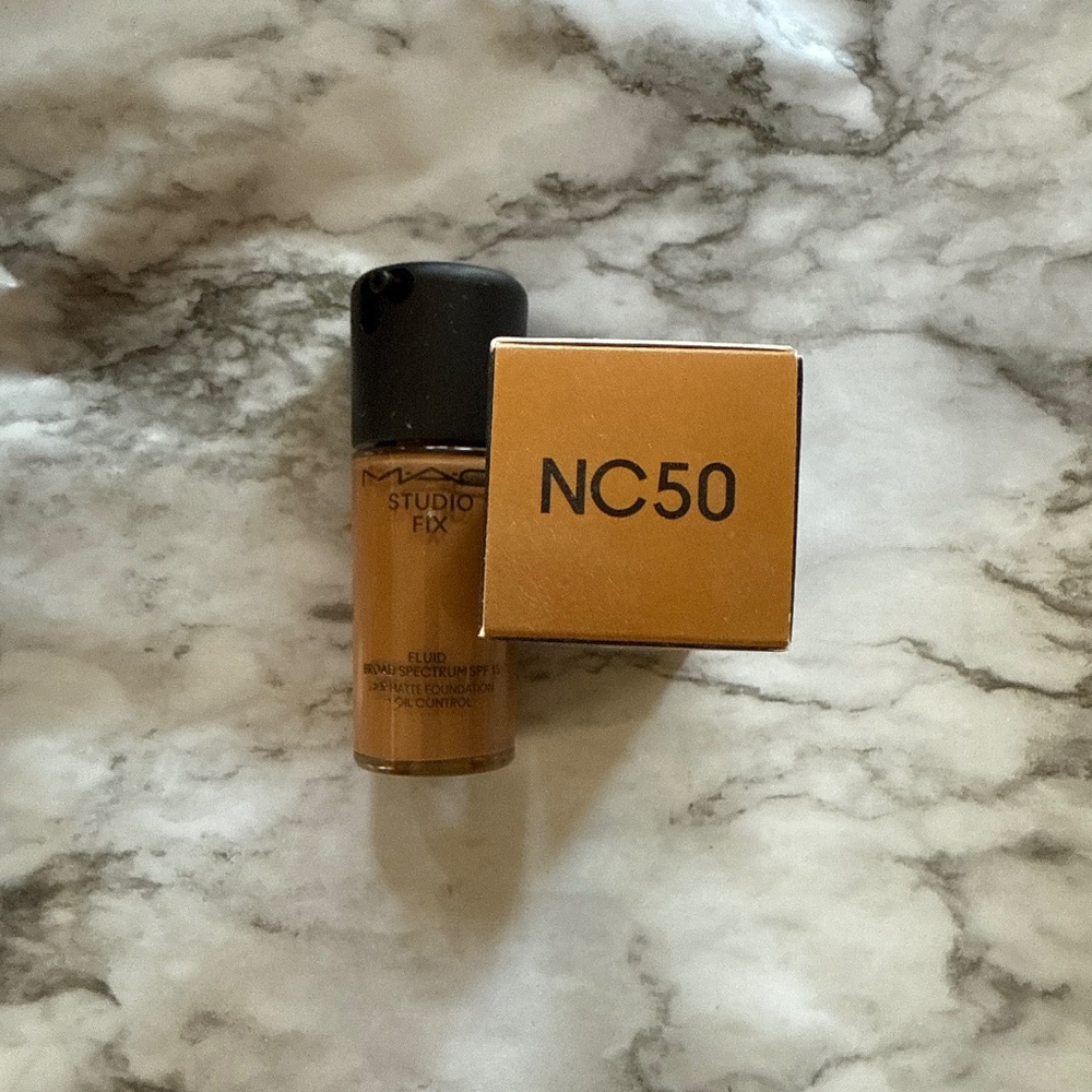 MAC COSMETICS STUDIO FIX LIQUID FOUNDATION NC50